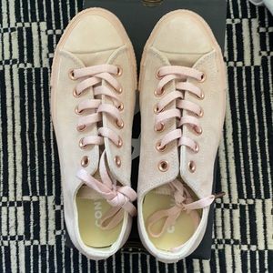 Converse light pink suede shoes